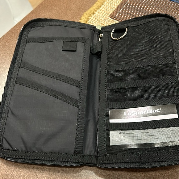 NWT lesportsac passport wallet - Picture 2 of 2